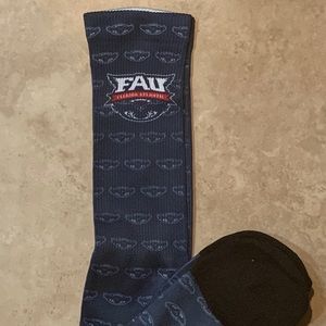 FL Atlantic Owls socks tile logo